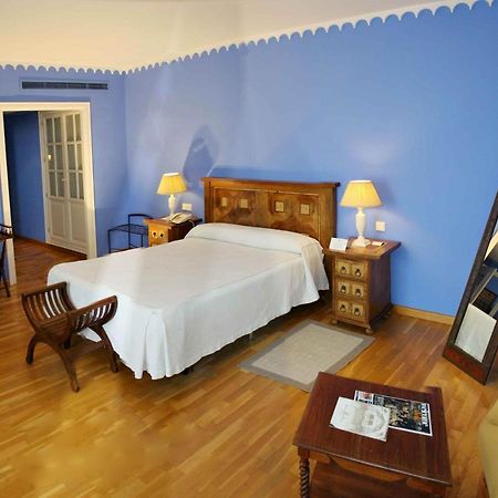 Hotel Alcazar De La Reina Carmona  Extérieur photo