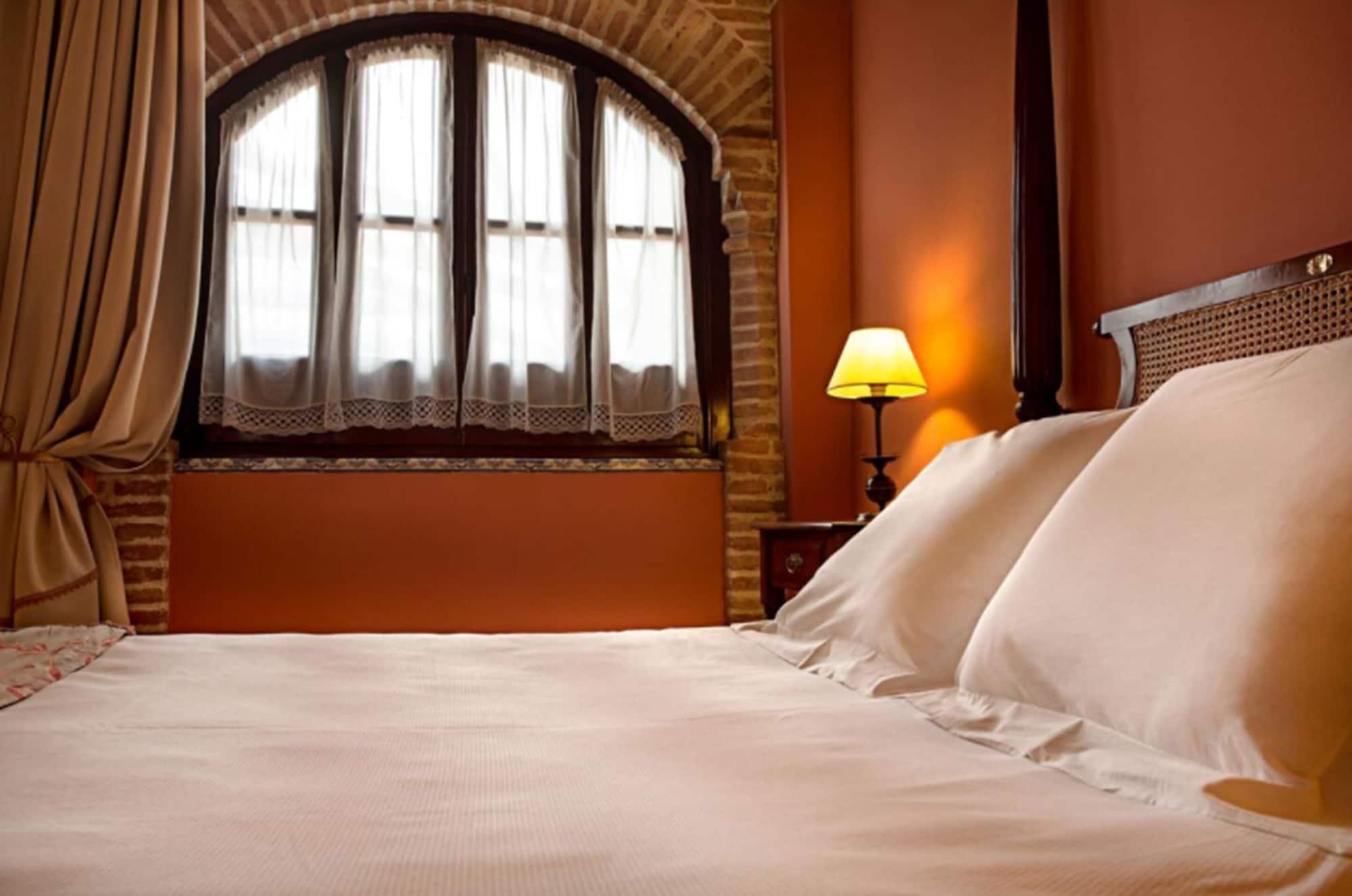 Hotel Alcazar De La Reina Carmona  Extérieur photo