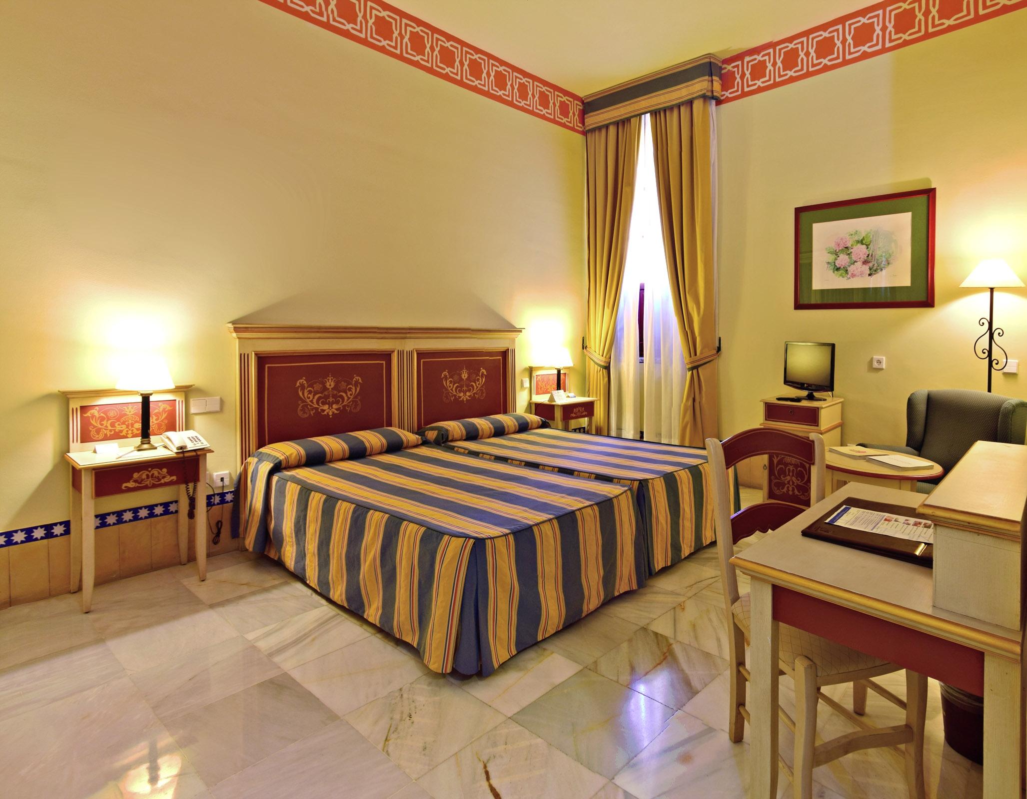 Hotel Alcazar De La Reina Carmona  Extérieur photo