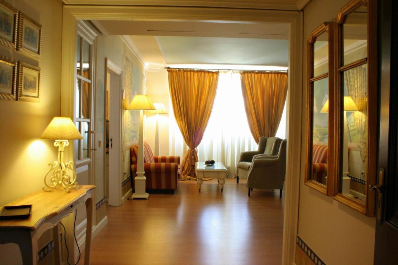 Hotel Alcazar De La Reina Carmona  Extérieur photo