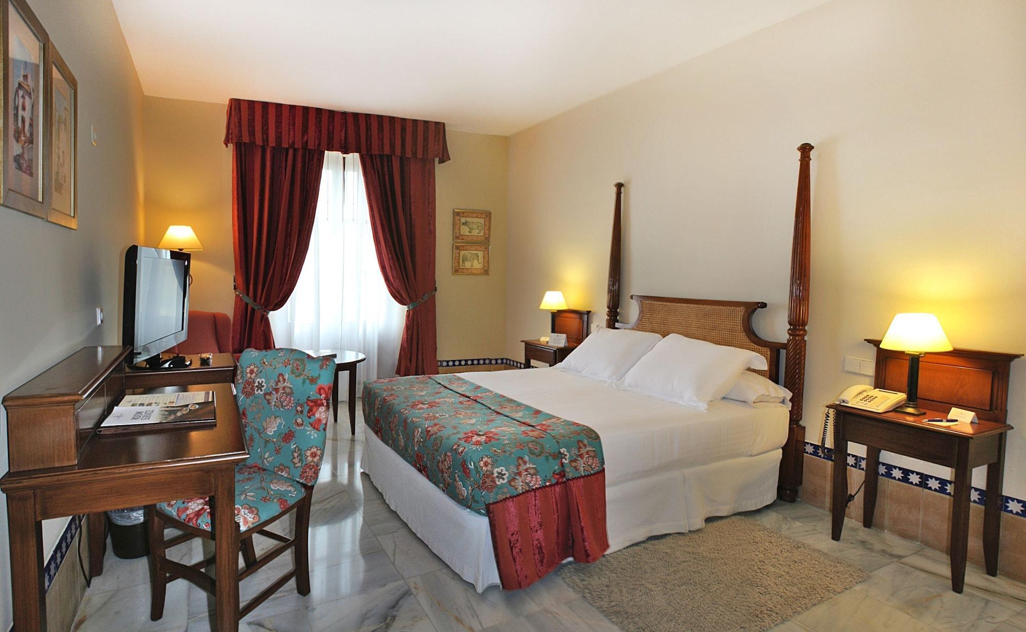 Hotel Alcazar De La Reina Carmona  Extérieur photo