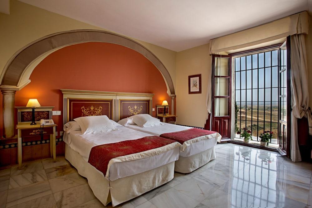 Hotel Alcazar De La Reina Carmona  Extérieur photo