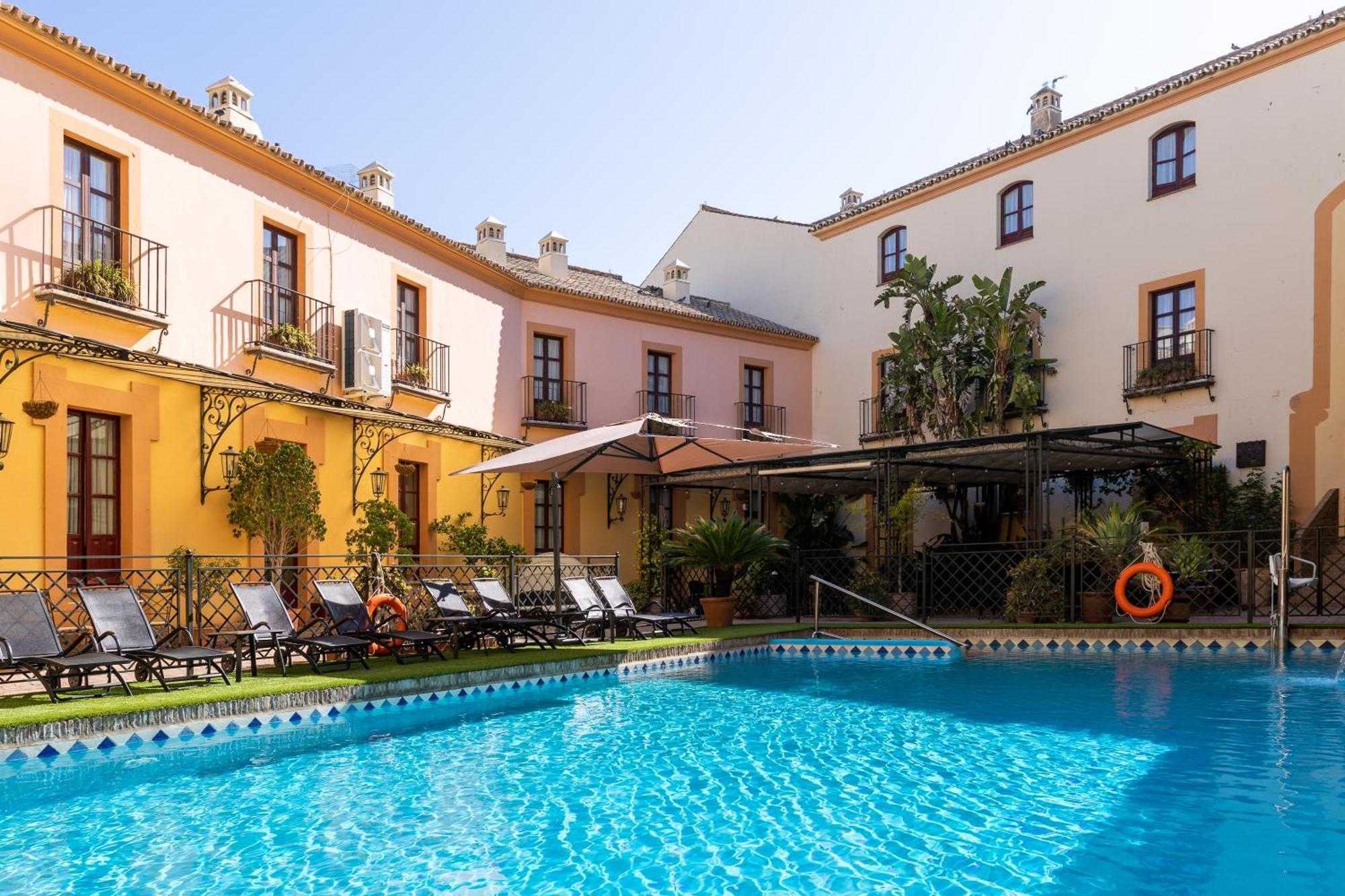 Hotel Alcazar De La Reina Carmona  Extérieur photo