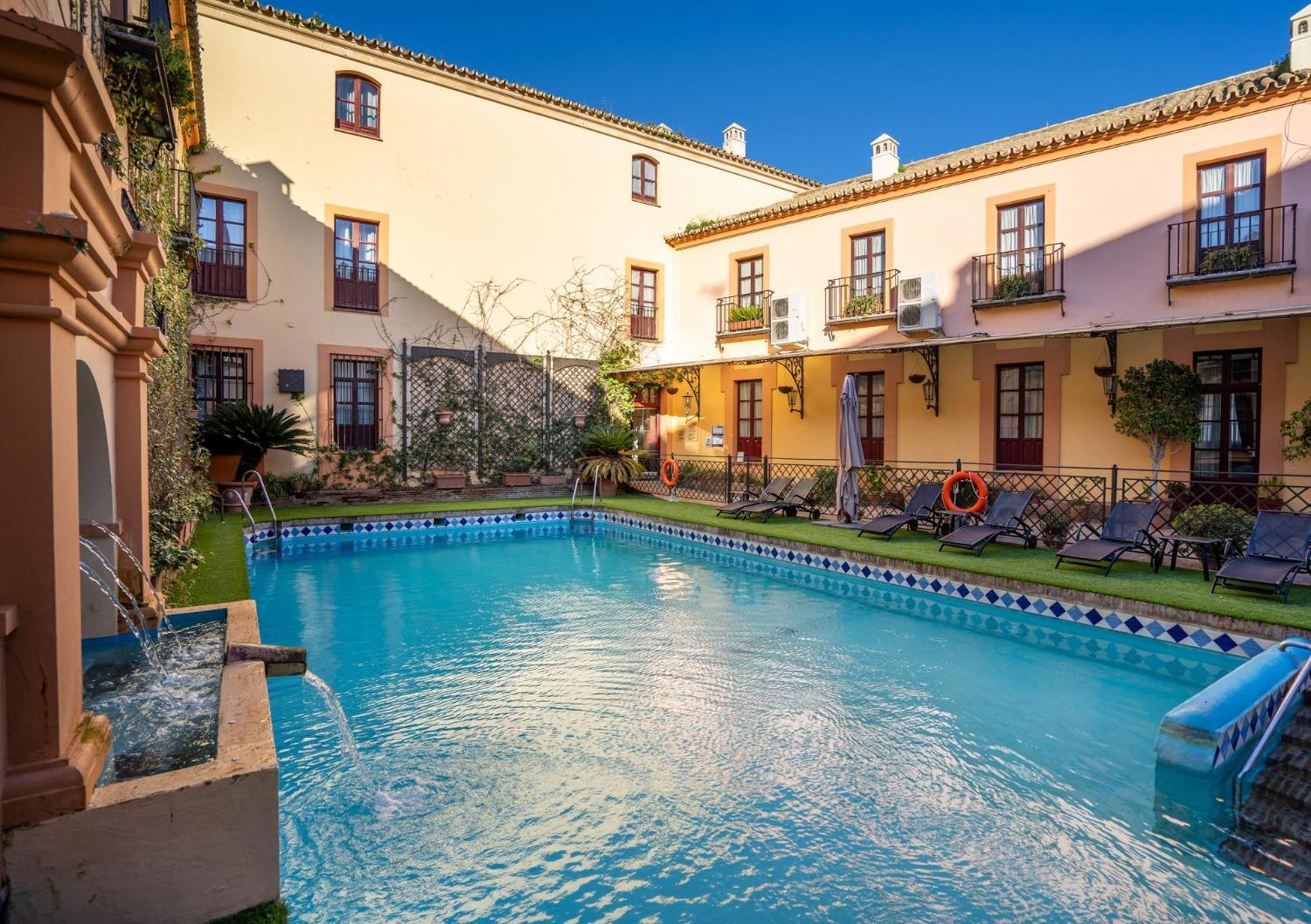 Hotel Alcazar De La Reina Carmona  Extérieur photo