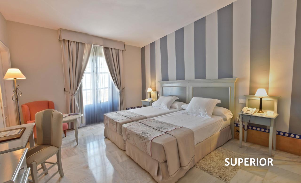 Hotel Alcazar De La Reina Carmona  Extérieur photo